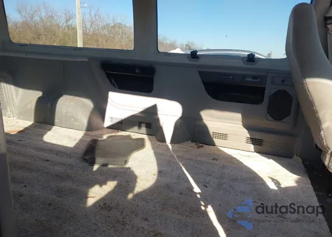 2005 Ford E-350 Super Duty Chateau/Xl/Xlt z USA, uszkodzony, nr VIN 1FBNE31LX5HA92250